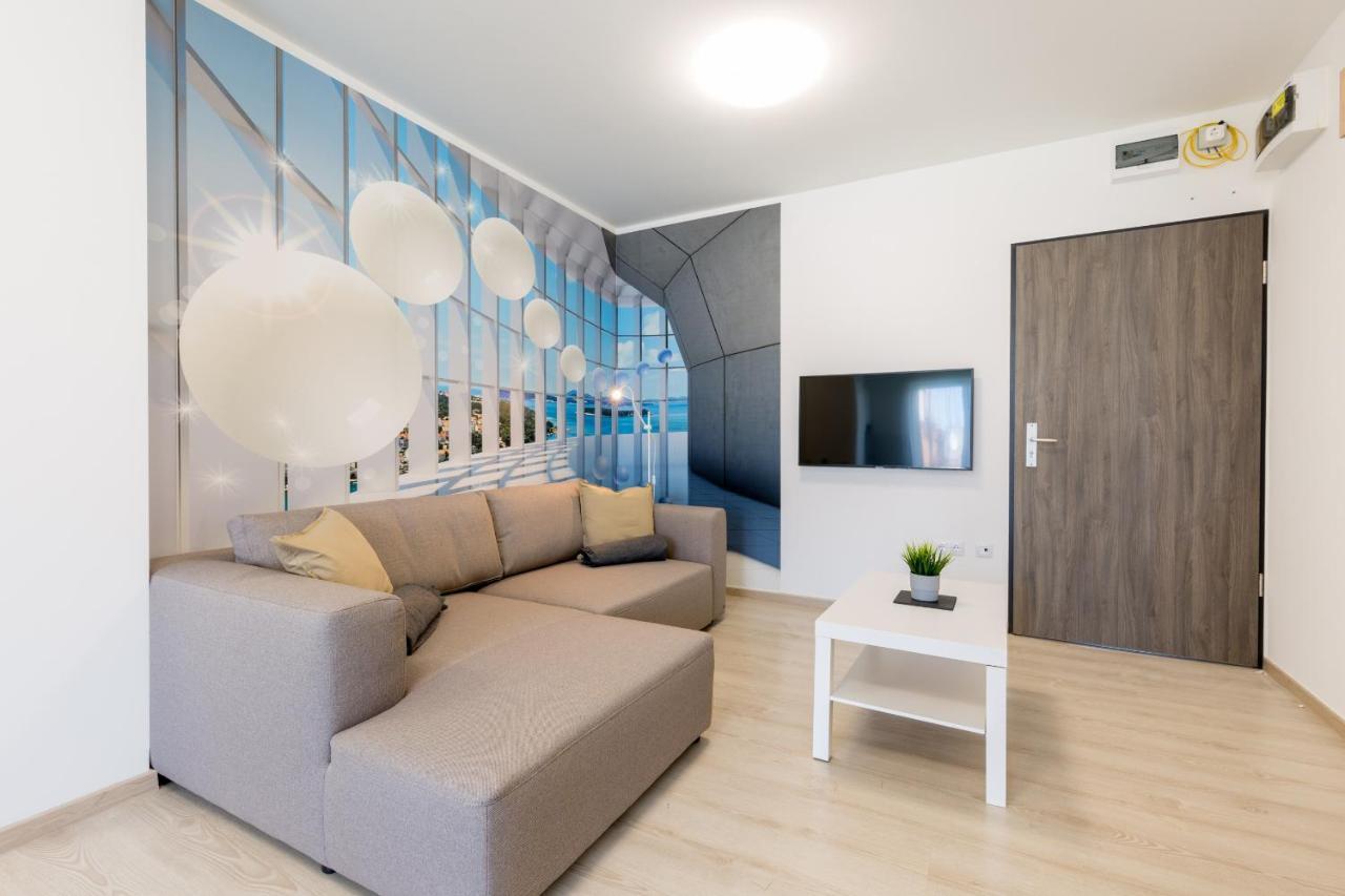 Downtown Residences Leo - Ac, Elevator, Terrace Apartamento