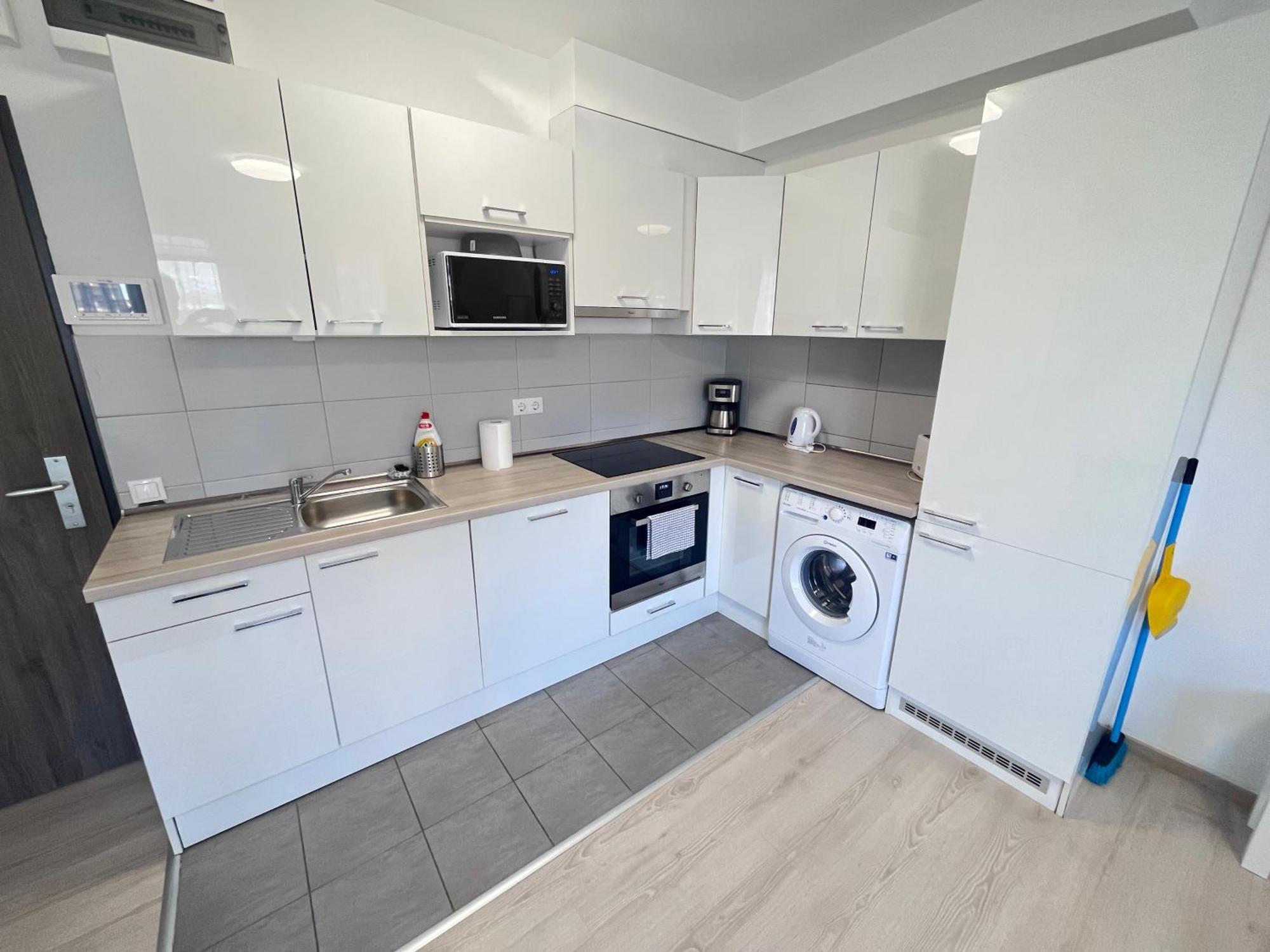 Downtown Residences Leo - Ac, Elevator, Terrace Apartamento *